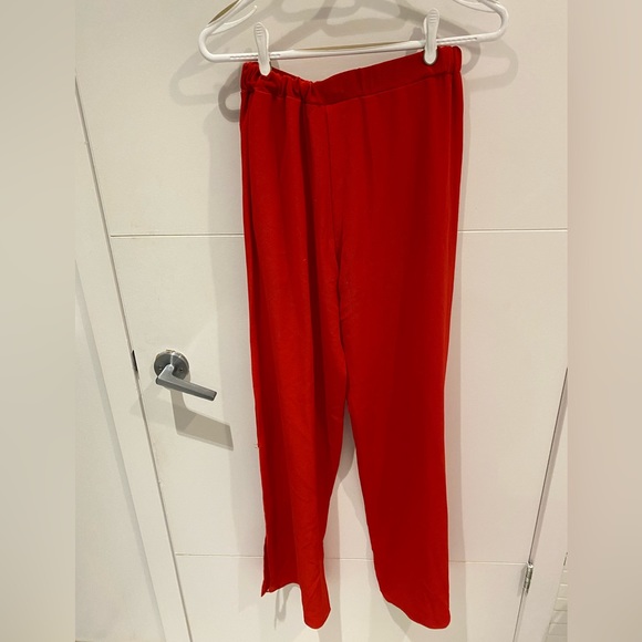 Small red flowy pants with bottom slit - Picture 3 of 3